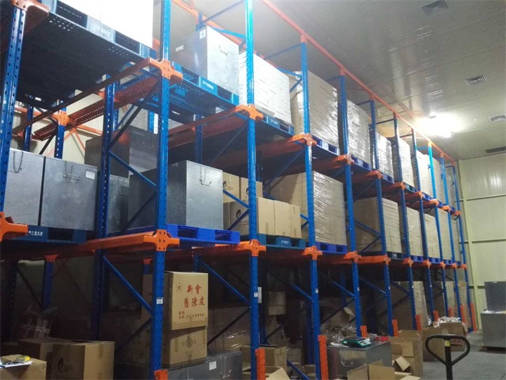 通廊式仓库货架