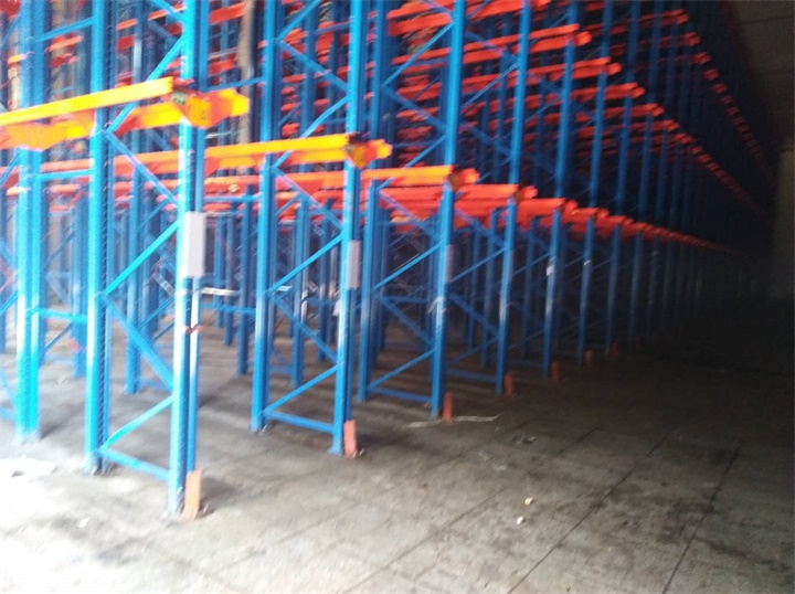 通廊式仓库货架